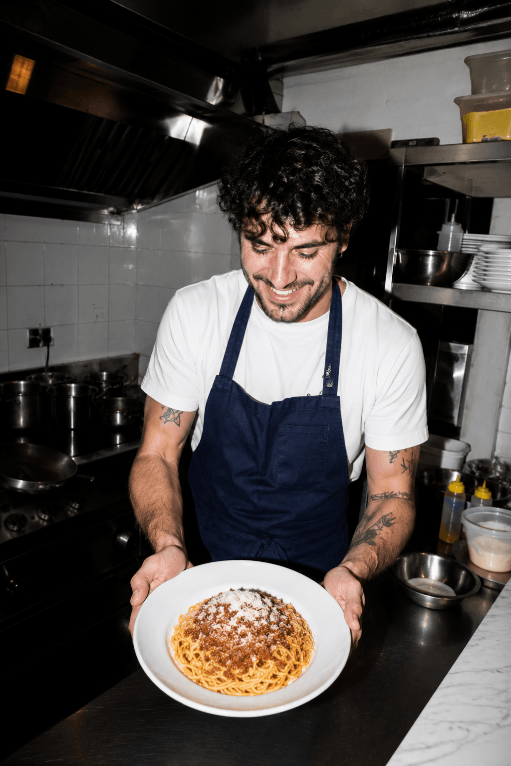 Emplatado profesional de recetas en restaurante